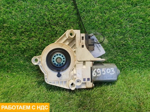 Моторчик стеклоподъемника правый